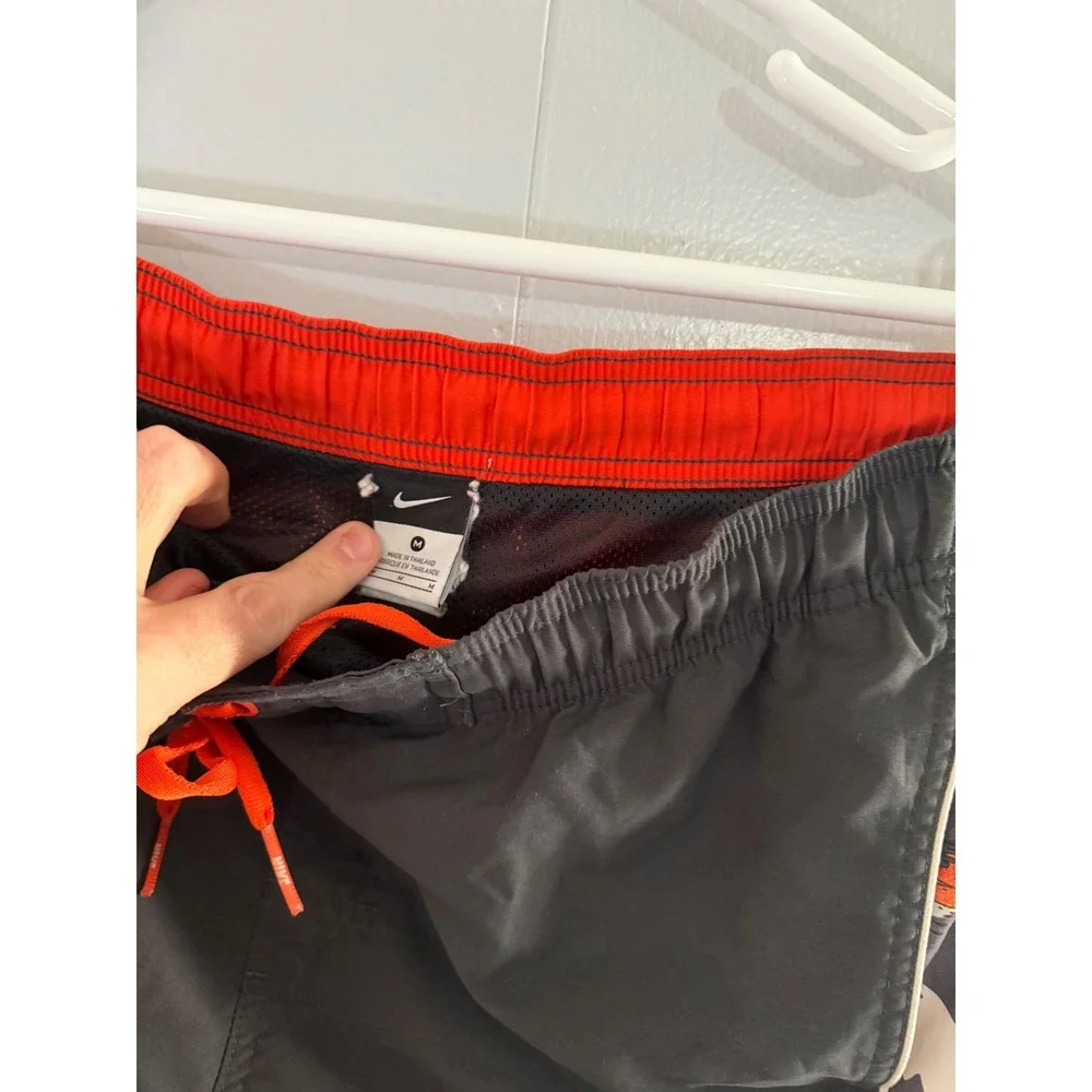 Nike‎ Swim Trunks Mens Medium Grey Red Orange Floral Mesh Lined Board Shorts